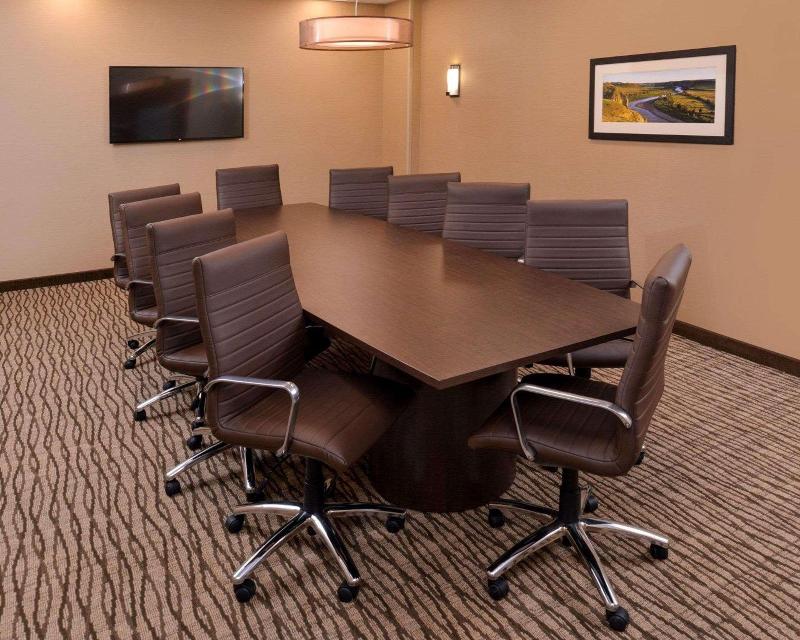 Comfort Inn & Suites Mandan  Bismarck image
