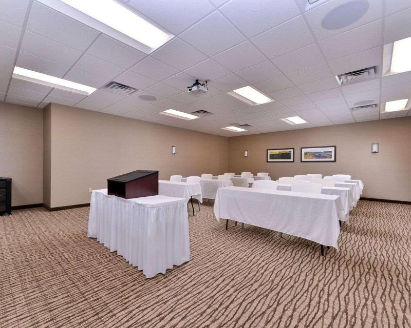 Comfort Inn & Suites Mandan  Bismarck image