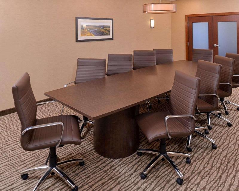 Comfort Inn & Suites Mandan  Bismarck image