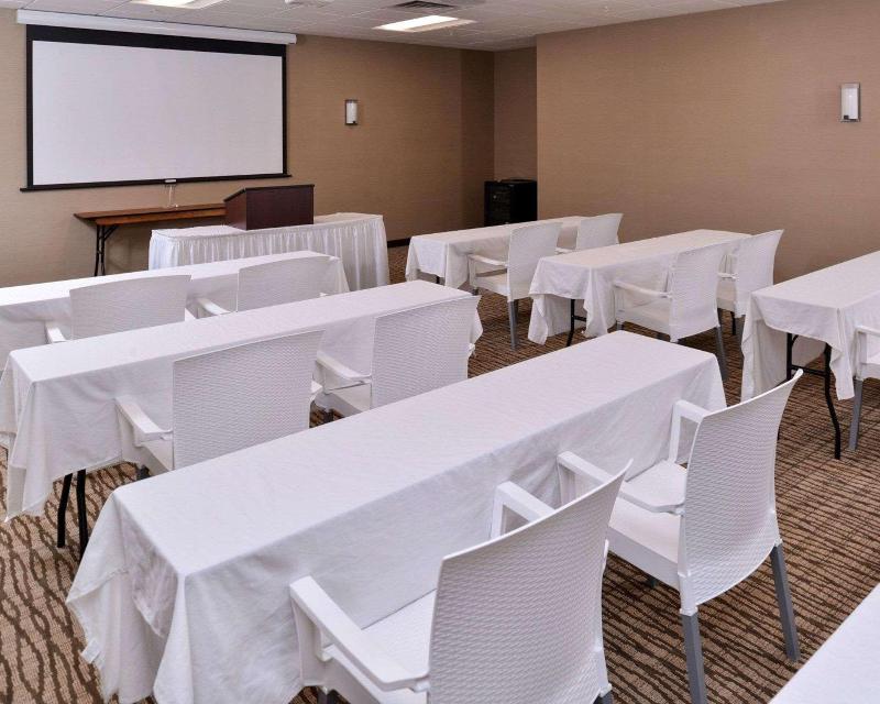 Comfort Inn & Suites Mandan  Bismarck image