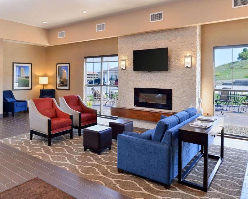 Comfort Inn & Suites Mandan  Bismarck image