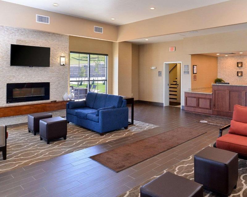 Comfort Inn & Suites Mandan  Bismarck image