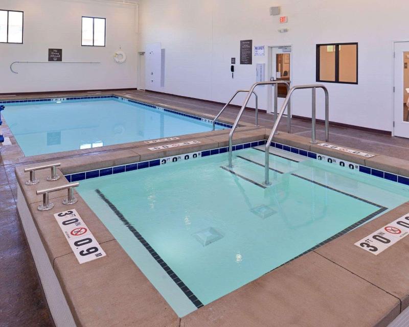 Comfort Inn & Suites Mandan  Bismarck image