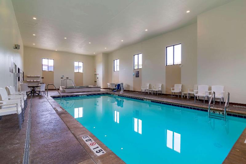 Comfort Inn & Suites Mandan  Bismarck image