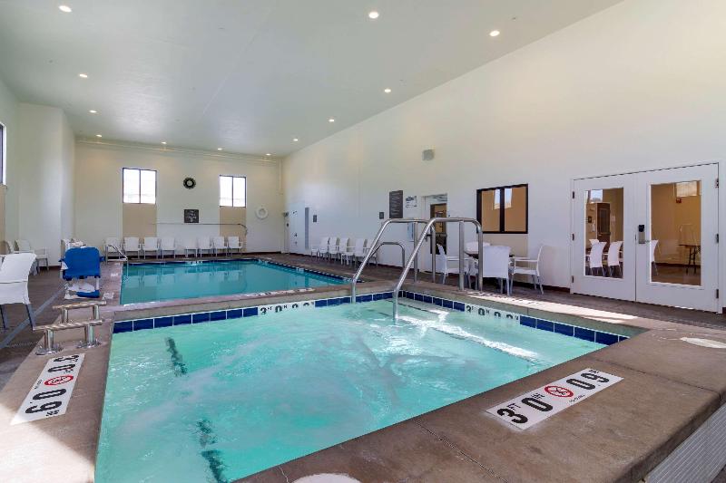 Comfort Inn & Suites Mandan  Bismarck image