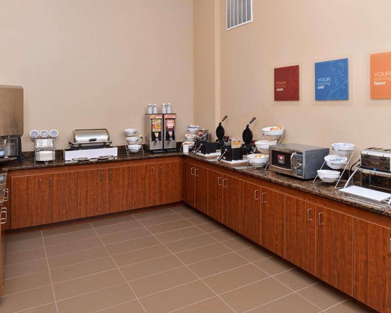Comfort Inn & Suites Mandan  Bismarck image