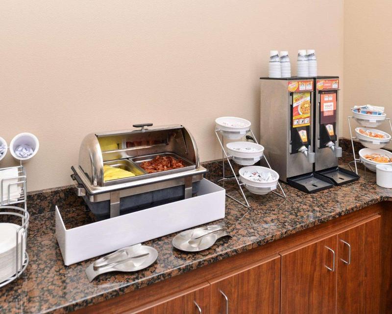 Comfort Inn & Suites Mandan  Bismarck image