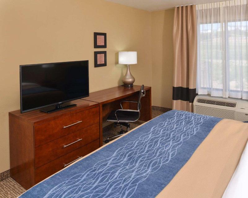 Comfort Inn & Suites Mandan  Bismarck image
