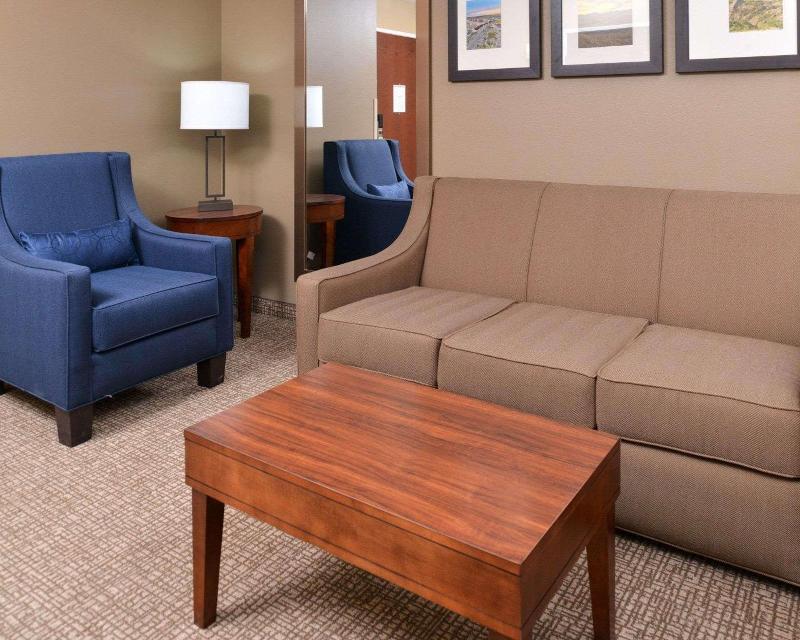 Comfort Inn & Suites Mandan  Bismarck image