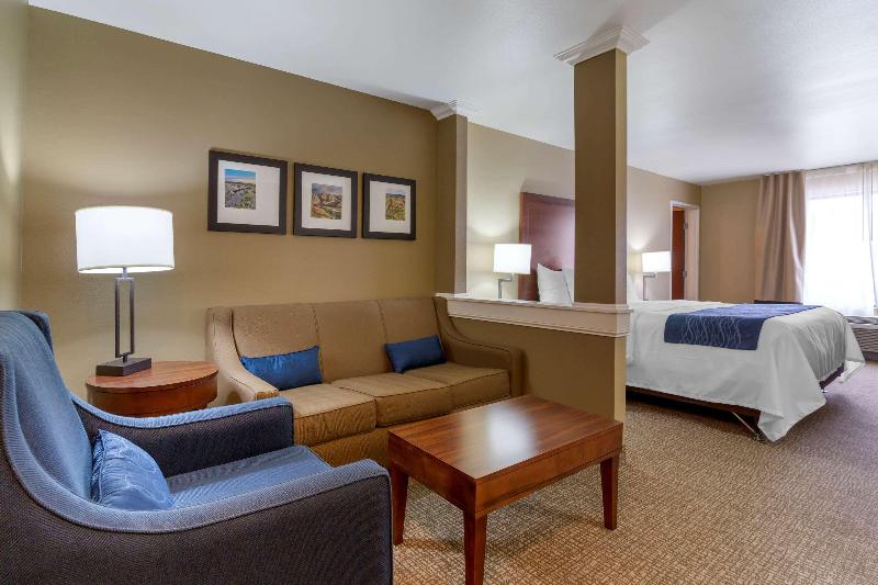Comfort Inn & Suites Mandan  Bismarck image