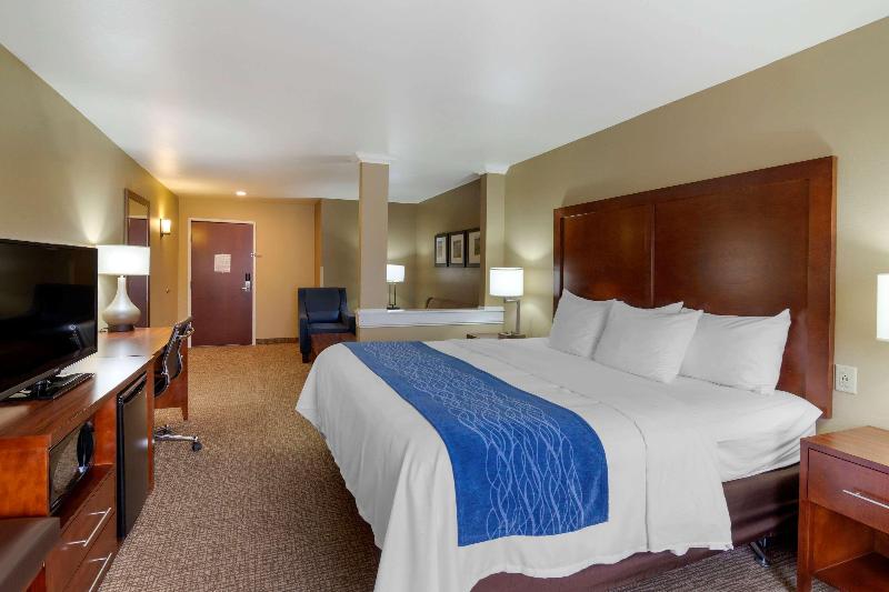 Comfort Inn & Suites Mandan  Bismarck image