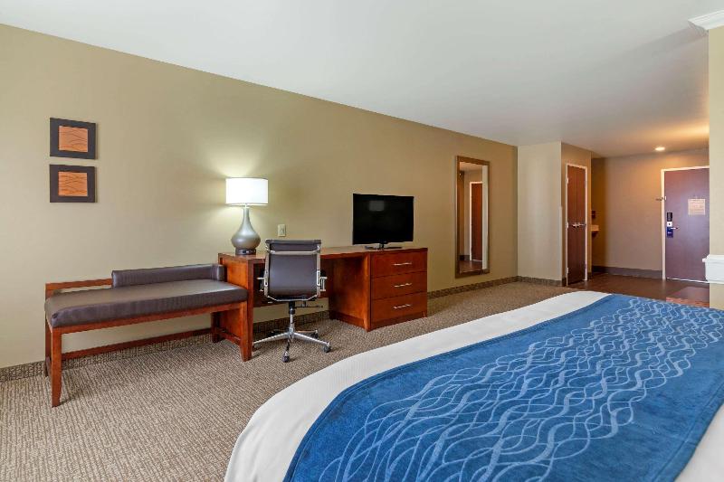 Comfort Inn & Suites Mandan  Bismarck image