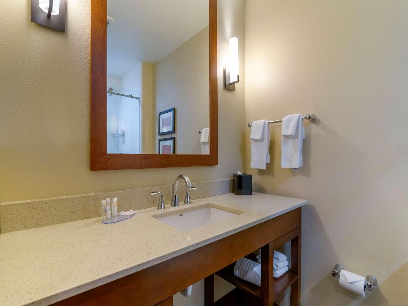Comfort Inn & Suites Mandan  Bismarck image