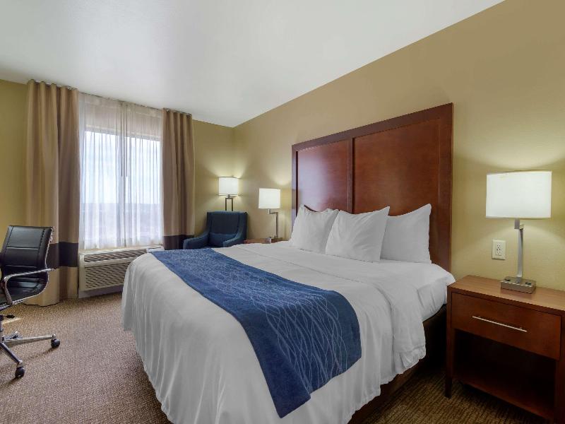 Comfort Inn & Suites Mandan  Bismarck image