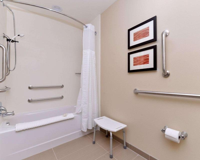 Comfort Inn & Suites Mandan  Bismarck image
