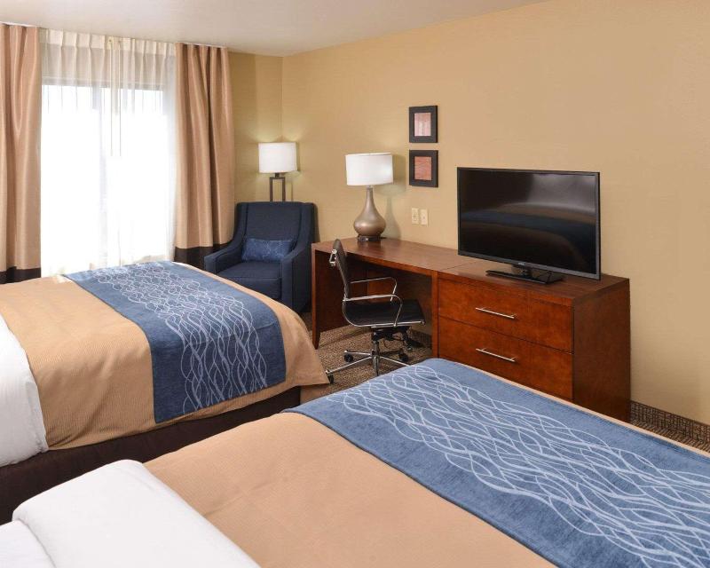 Comfort Inn & Suites Mandan  Bismarck image
