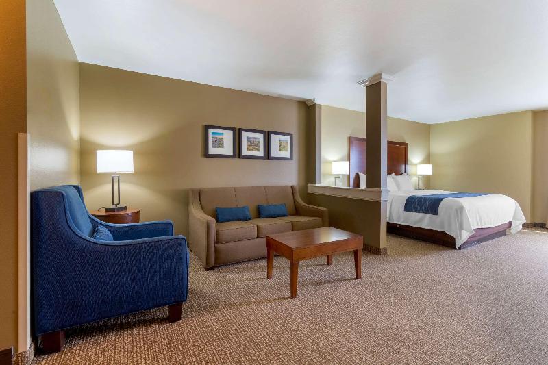 Comfort Inn & Suites Mandan  Bismarck image