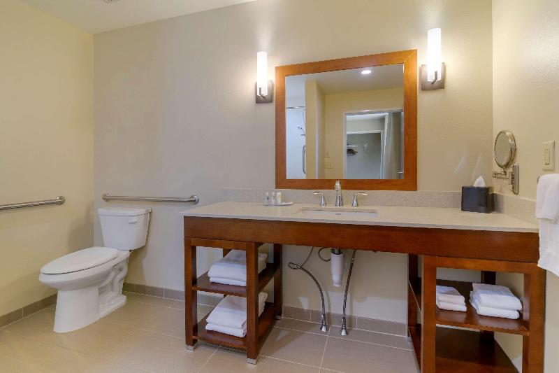 Comfort Inn & Suites Mandan  Bismarck image