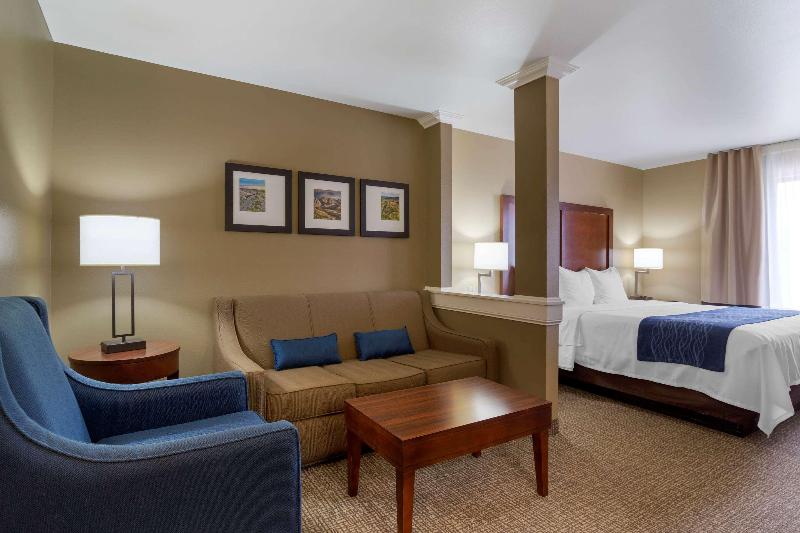 Comfort Inn & Suites Mandan  Bismarck image