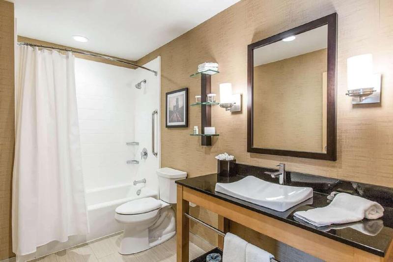 Wyndham Avon image