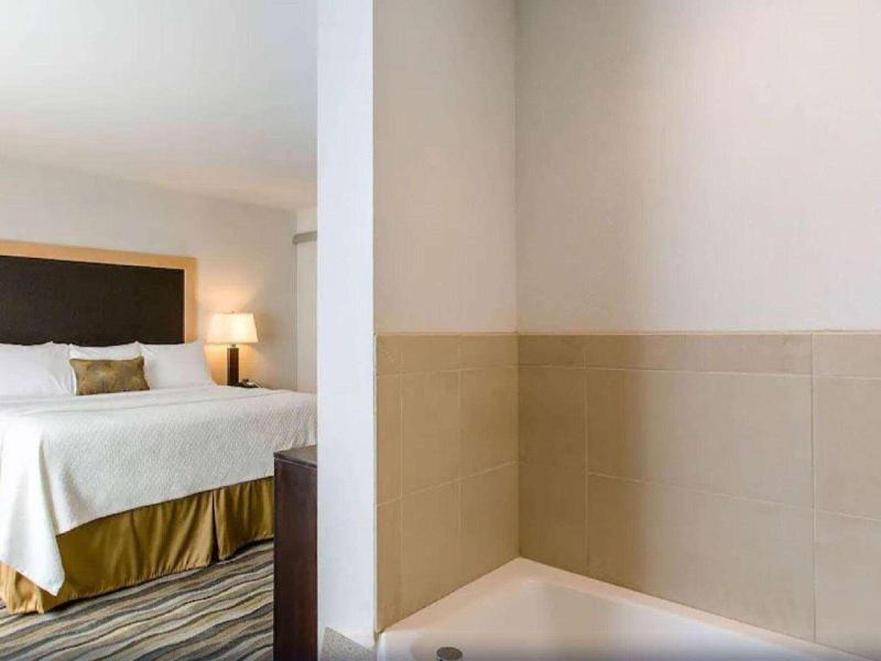 Wyndham Avon image