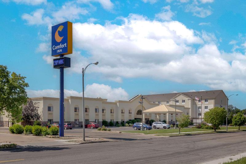 Comfort Inn Bismarck image