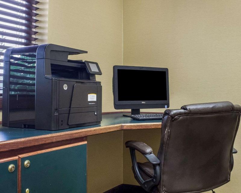 Comfort Inn Bismarck image