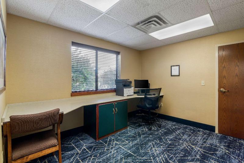 Comfort Inn Bismarck image
