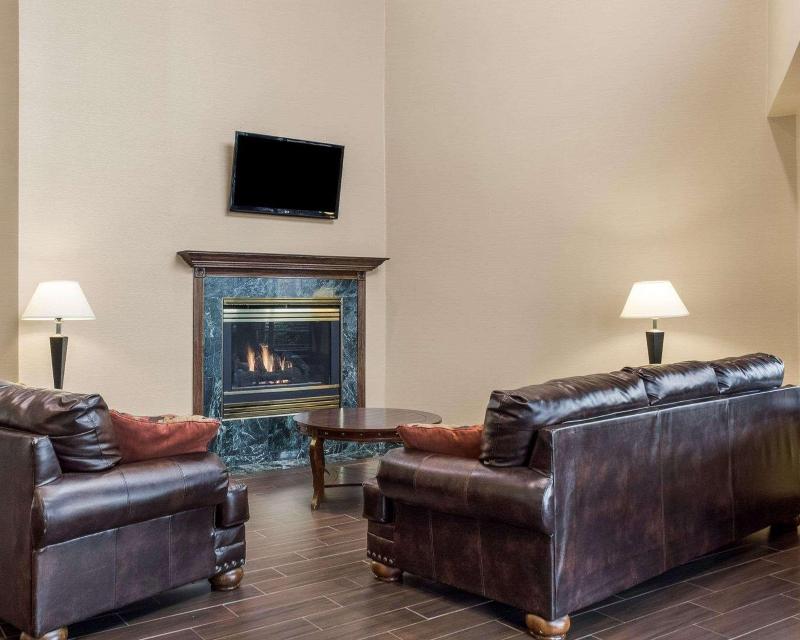 Comfort Inn Bismarck image
