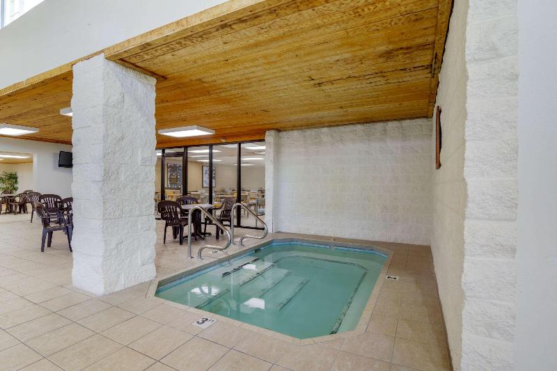 Comfort Inn Bismarck image