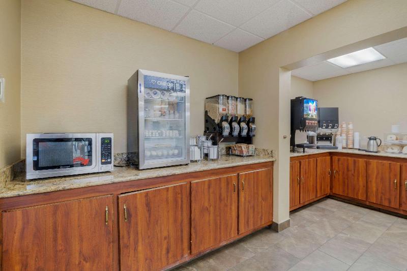 Comfort Inn Bismarck image