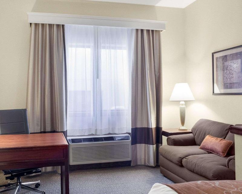 Comfort Inn Bismarck image
