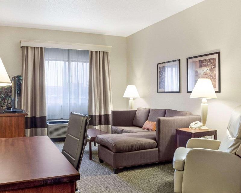 Comfort Inn Bismarck image