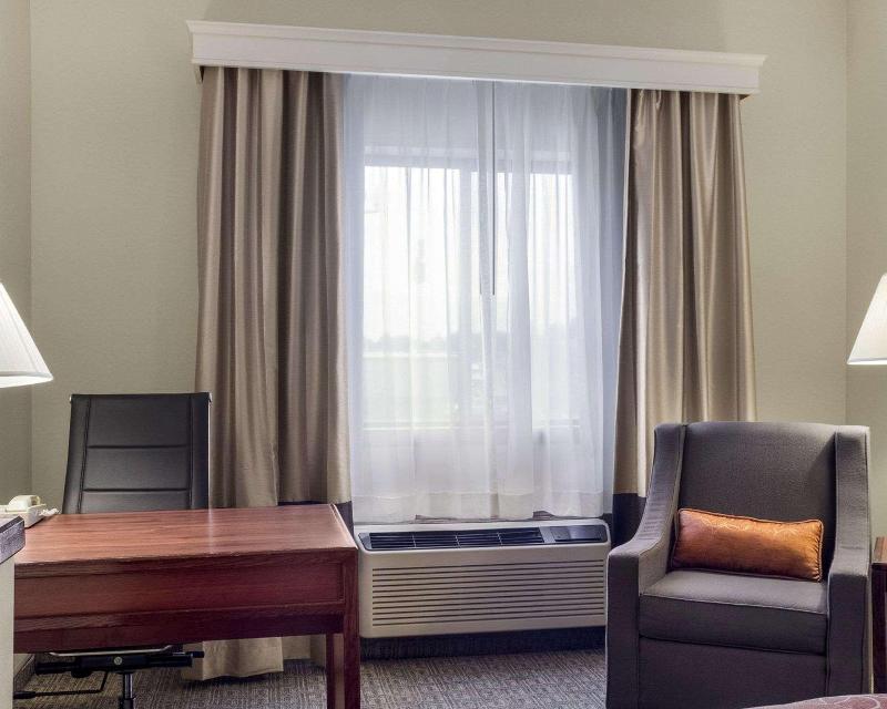 Comfort Inn Bismarck image