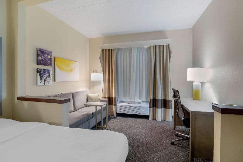 Comfort Inn Bismarck image