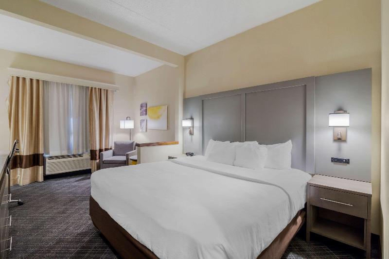 Comfort Inn Bismarck image