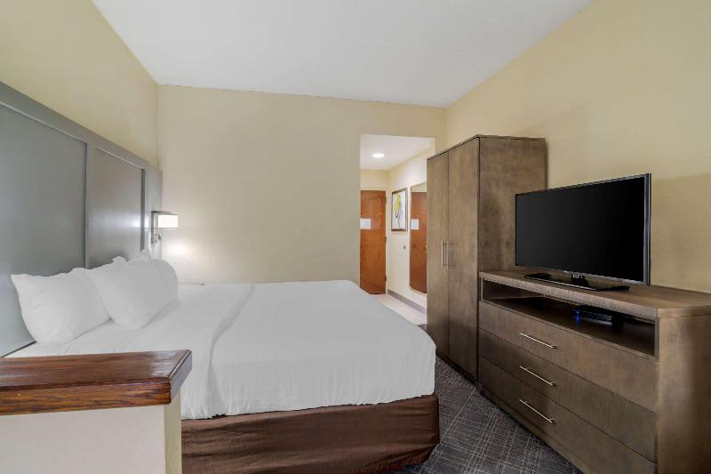 Comfort Inn Bismarck image