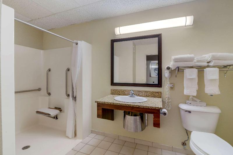 Comfort Inn Bismarck image