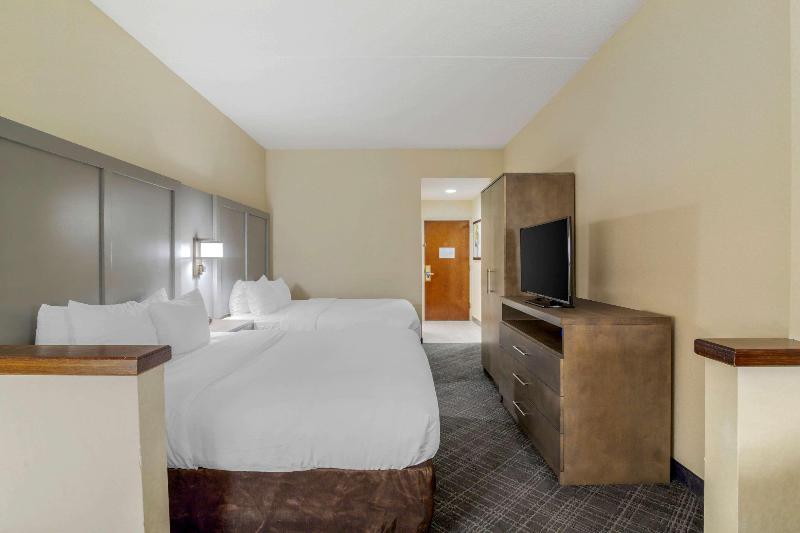 Comfort Inn Bismarck image