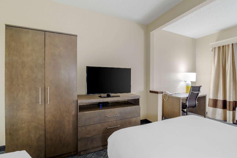 Comfort Inn Bismarck image