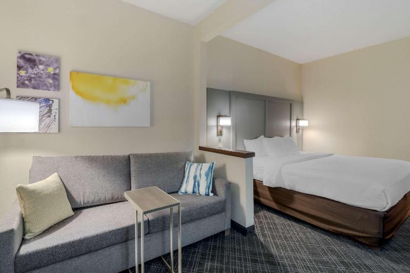 Comfort Inn Bismarck image