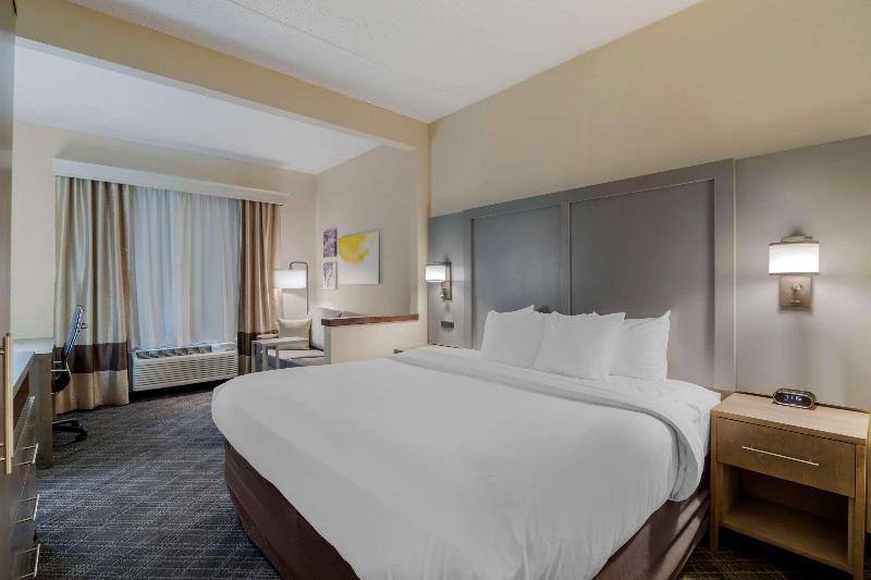 Comfort Inn Bismarck image