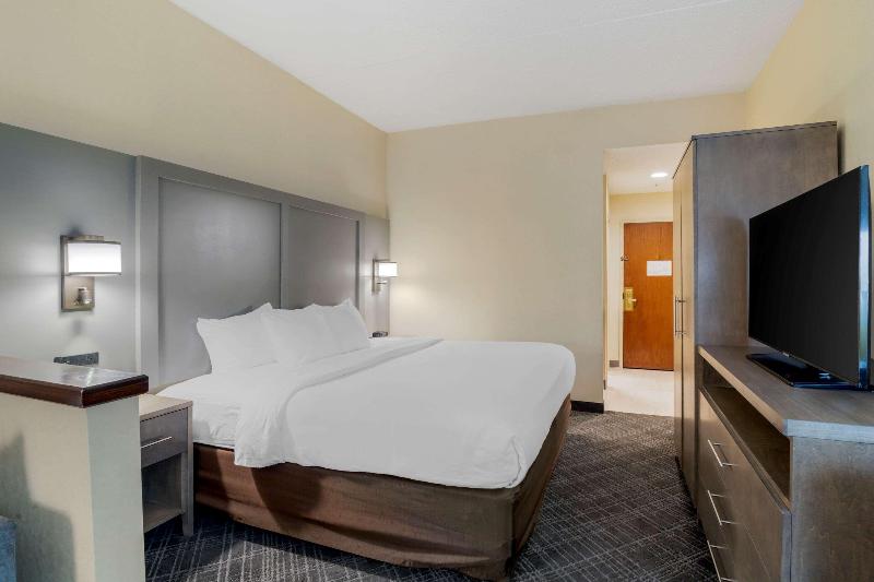 Comfort Inn Bismarck image