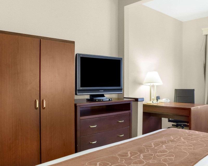 Comfort Inn Bismarck image