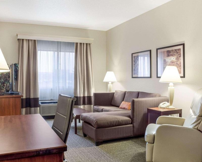 Comfort Inn Bismarck image