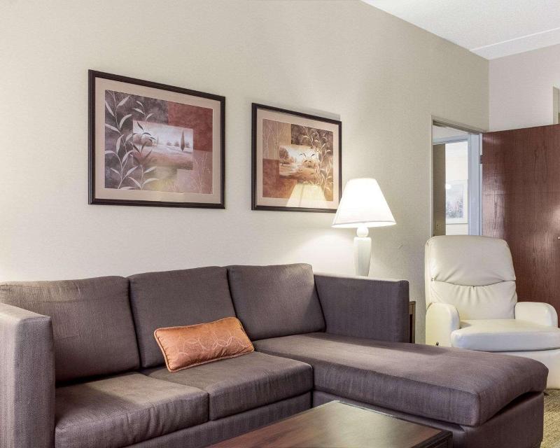 Comfort Inn Bismarck image