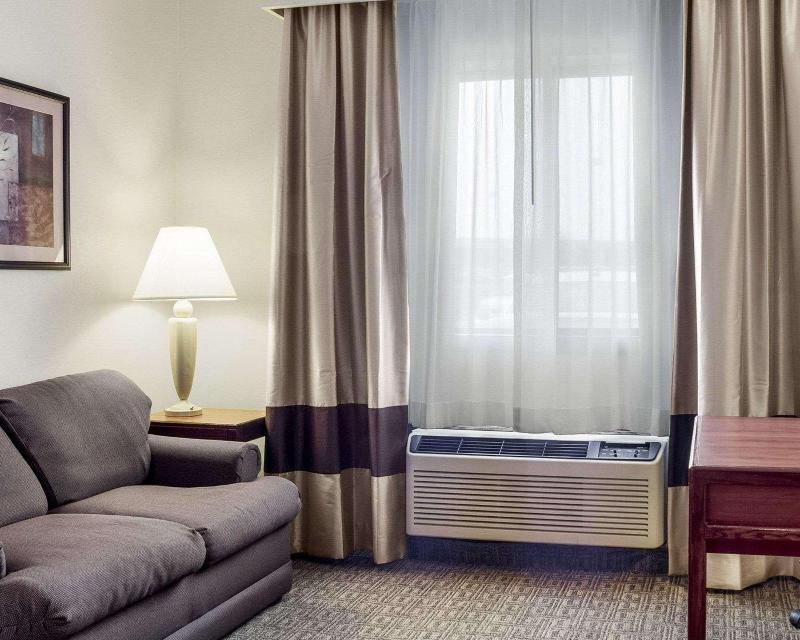 Comfort Inn Bismarck image
