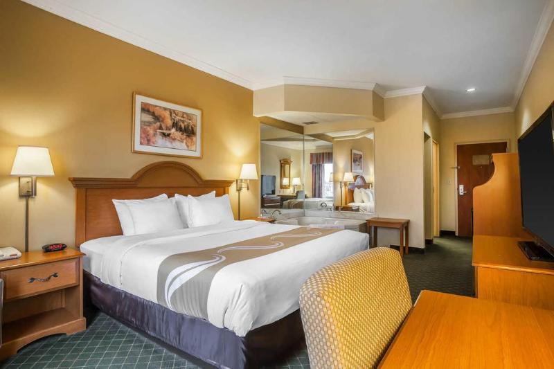 Rodeway Inn South image
