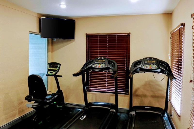 Quality Inn image 2