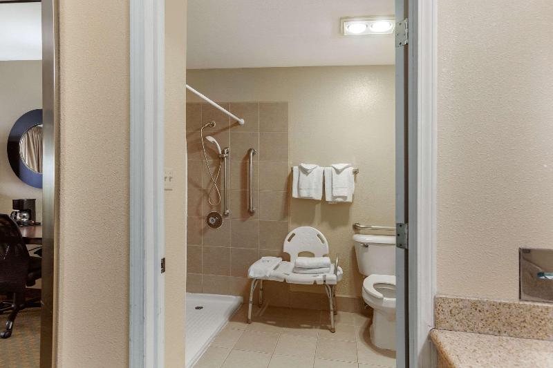 Quality Inn image 10